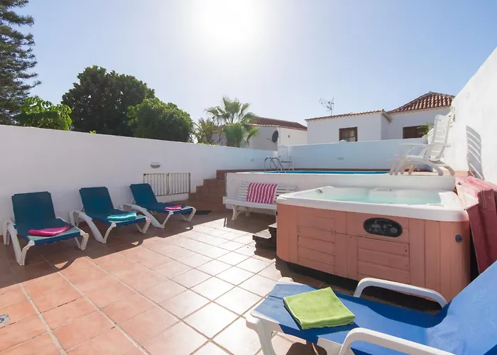 In Americas Private Pool Hot Tub