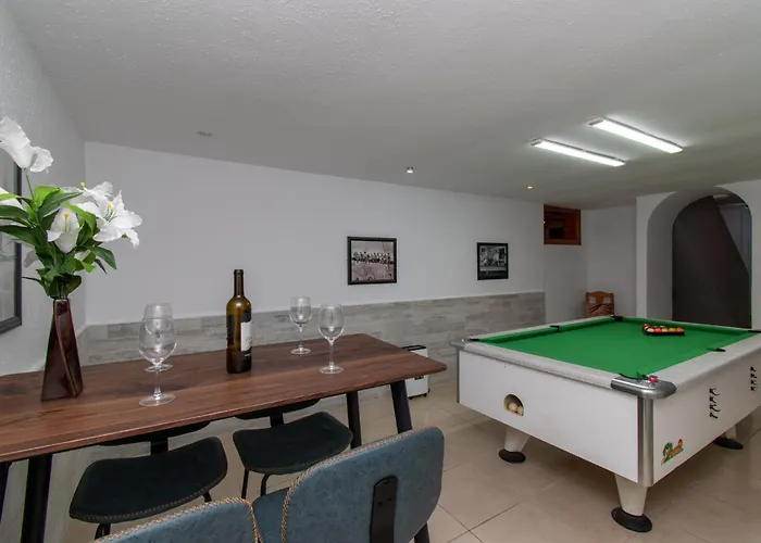 In Americas Private Pool Hot Tub